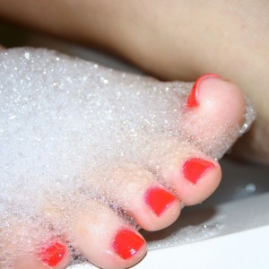 Amy shows off her cute painted toes in a bubble bath