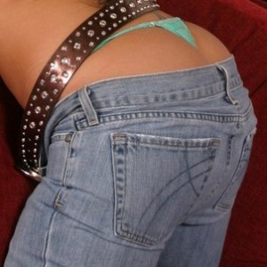 Faith shows off her tight round perfect ass in tight jeans