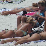 Candid pictures of girls at the beach
